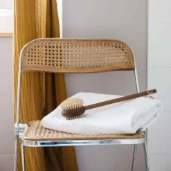 Andree Jardin Long Handled Back Brush - Ash Wood & Hog Bristle -De Buyer Store AJ0049 AndreeJardinLongHandledBackBrush AshWood HogBristle lifestyle 1