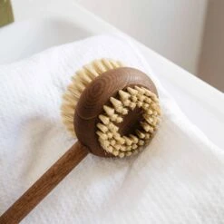 Andree Jardin Long Handled Back Brush - Ash Wood & Hog Bristle -De Buyer Store AJ0049 AndreeJardinLongHandledBackBrush AshWood HogBristle lifestyle 2