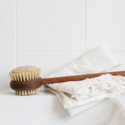 Andree Jardin Long Handled Back Brush - Ash Wood & Hog Bristle -De Buyer Store AJ0049 AndreeJardinLongHandledBackBrush AshWood HogBristle lifestyle 9