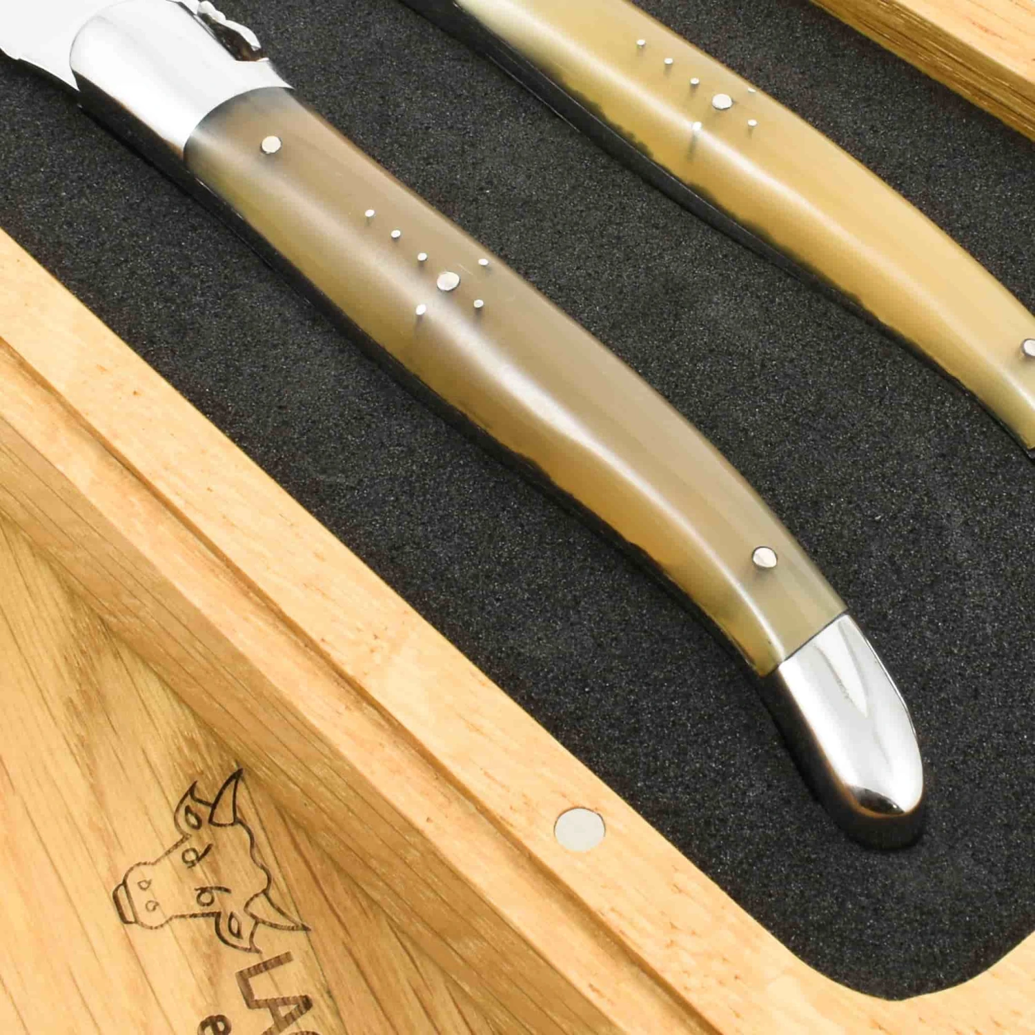 Laguiole En Aubrac Set Of 2 Steak Knives, Solid Horn 2 Laguiole En Aubrac Set Of 2 Steak Knives, Solid Horn - Image 2
