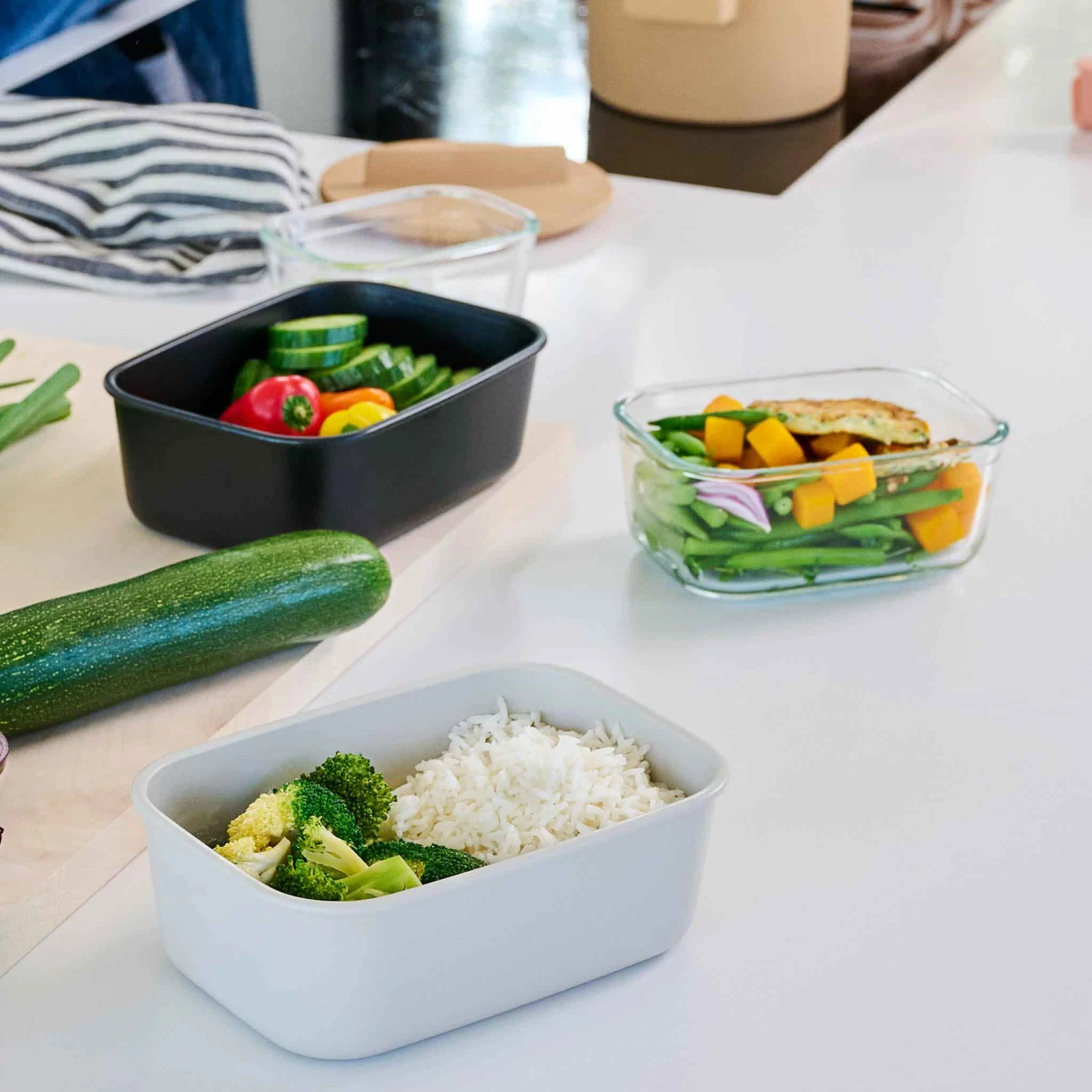 Mepal Easyclip Glass Food Storage Box, 2250ml, Nordic Sage 2 Mepal Easyclip Glass Food Storage Box, 2250ml, Nordic Sage - Image 2