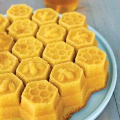 Nordicware Honeycomb Pull-Apart Dessert Pan -De Buyer Store NW0014NordicwareHoneycombPull ApartDessertPanLifestyle1