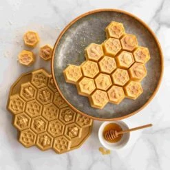 Nordicware Honeycomb Pull-Apart Dessert Pan -De Buyer Store NW0014NordicwareHoneycombPull ApartDessertPanLifestyle2