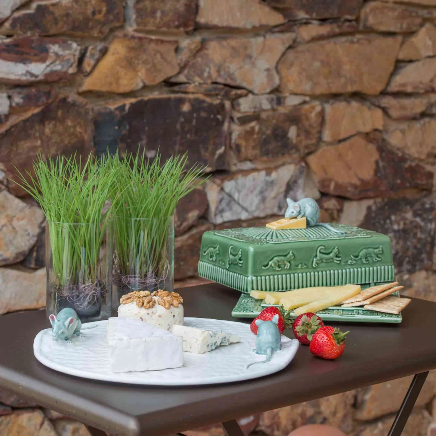 Bordallo Pinheiro White Earthenware Cheese Tray With Mouse 3 Bordallo Pinheiro White Earthenware Cheese Tray With Mouse - Image 3