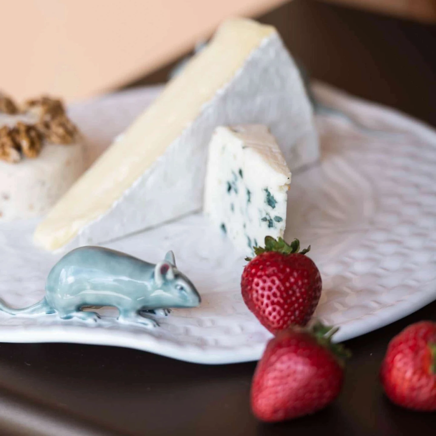 Bordallo Pinheiro White Earthenware Cheese Tray With Mouse 2 Bordallo Pinheiro White Earthenware Cheese Tray With Mouse - Image 2