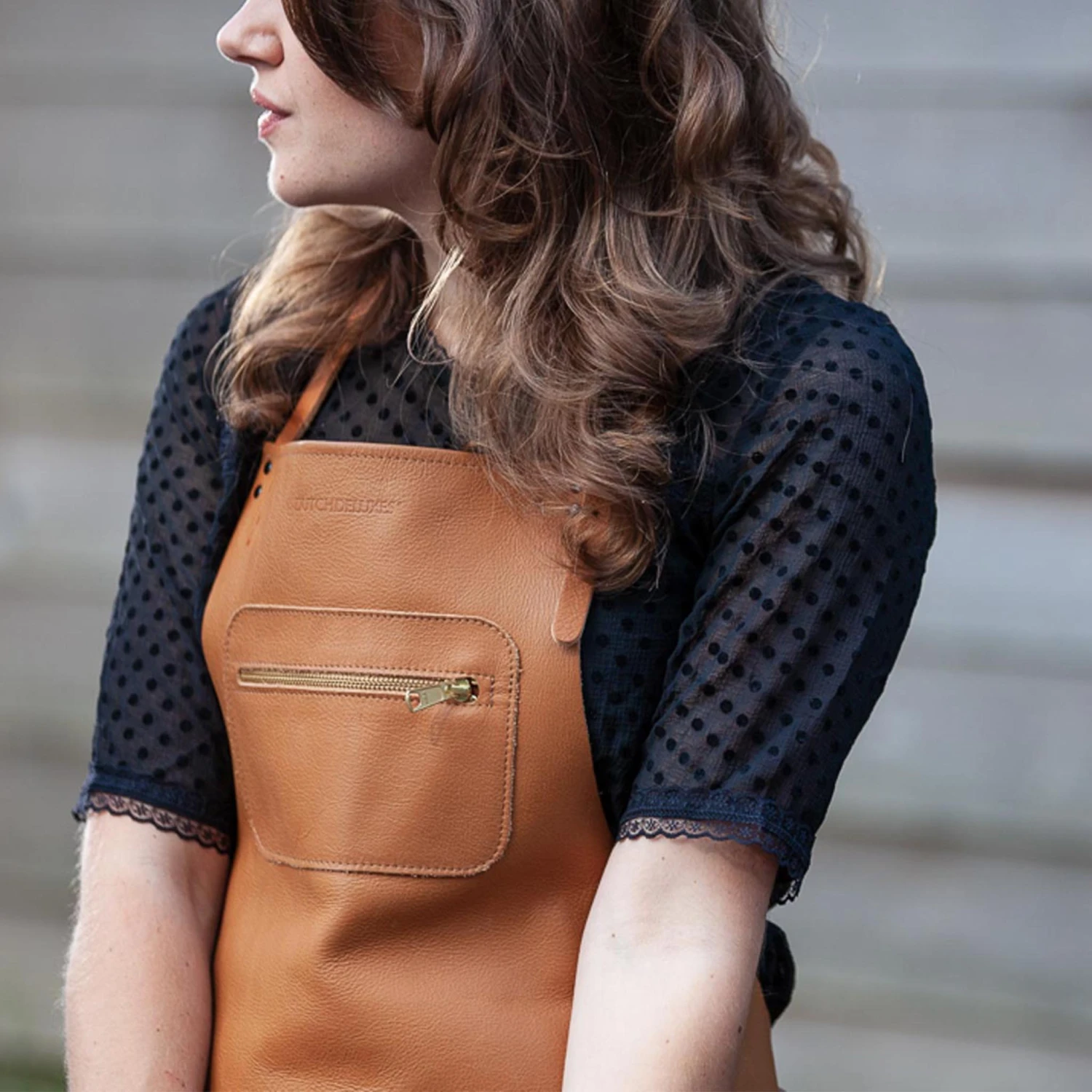 Dutchdeluxes Leather Zipper Apron In Classic Brown 5 Dutchdeluxes Leather Zipper Apron In Classic Brown - Image 5