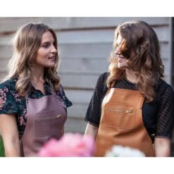 Dutchdeluxes Leather Zipper Apron In Classic Brown 12 Dutchdeluxes Leather Zipper Apron In Classic Brown -De Buyer Store dutch deluxes leather zipper aprons lifestyle