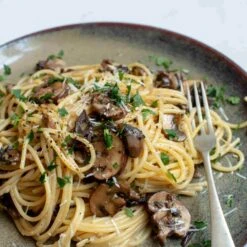 Lagoa Dinner Plate 27cm 11 Lagoa Dinner Plate 27cm -De Buyer Store lifestyle 0027 dried mushroom spaghetti lagoa close up 31ff7378 a5c1 4a1a a017 9ead42bb24f3